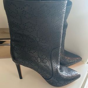 NWT Vince Camuto size 6 bootie